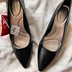 Dexflex Comfort Black Kitten Heels (size 9 1/2) New with Tags!